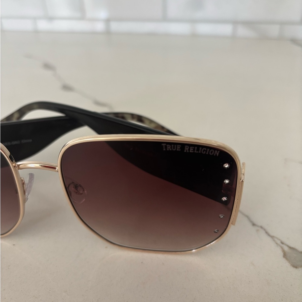 True Religion Gold Frame Sunglasses with Brown Lenses NEW - Picture 5 of 5